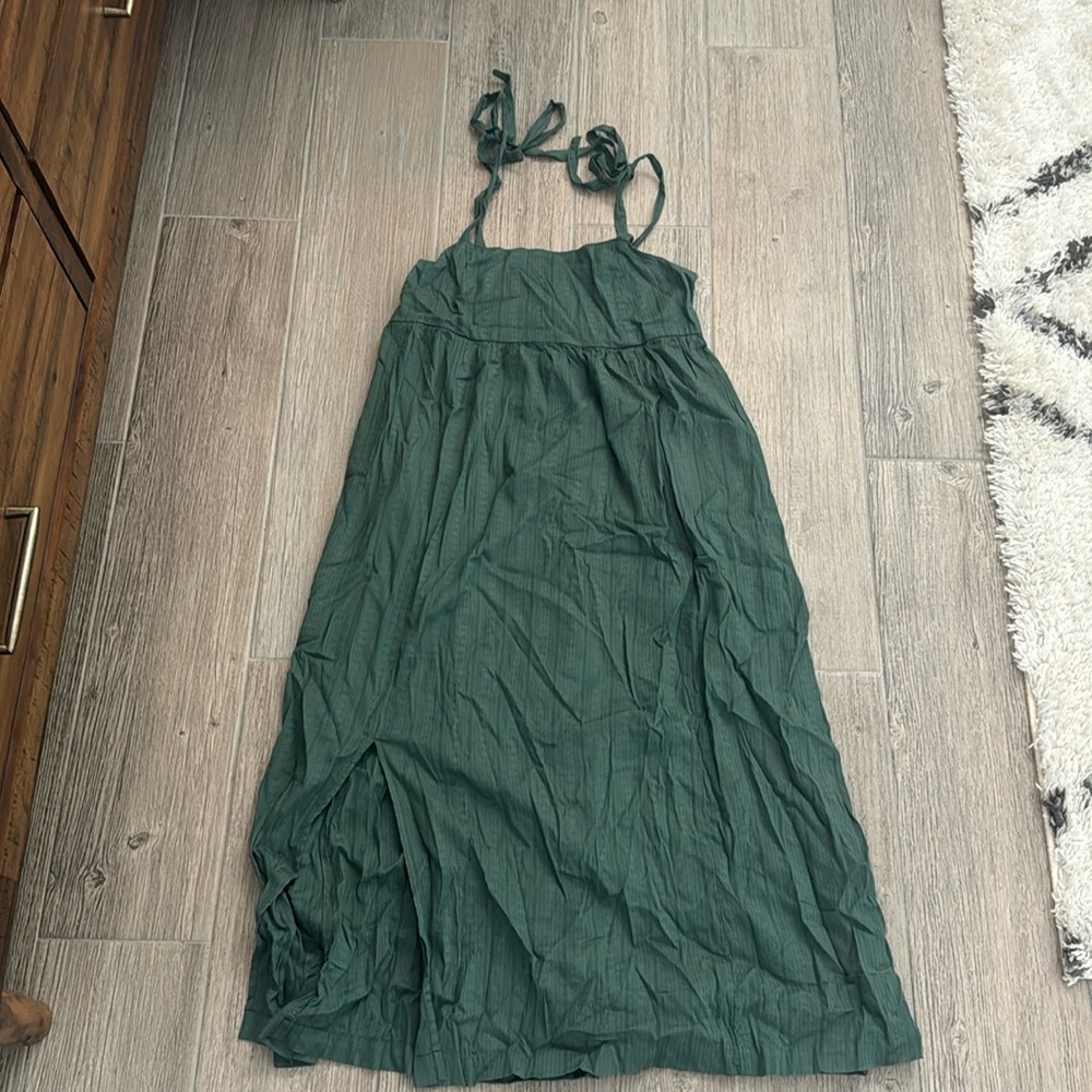 super cute NWT size M forest green maxi dress from Old Navy